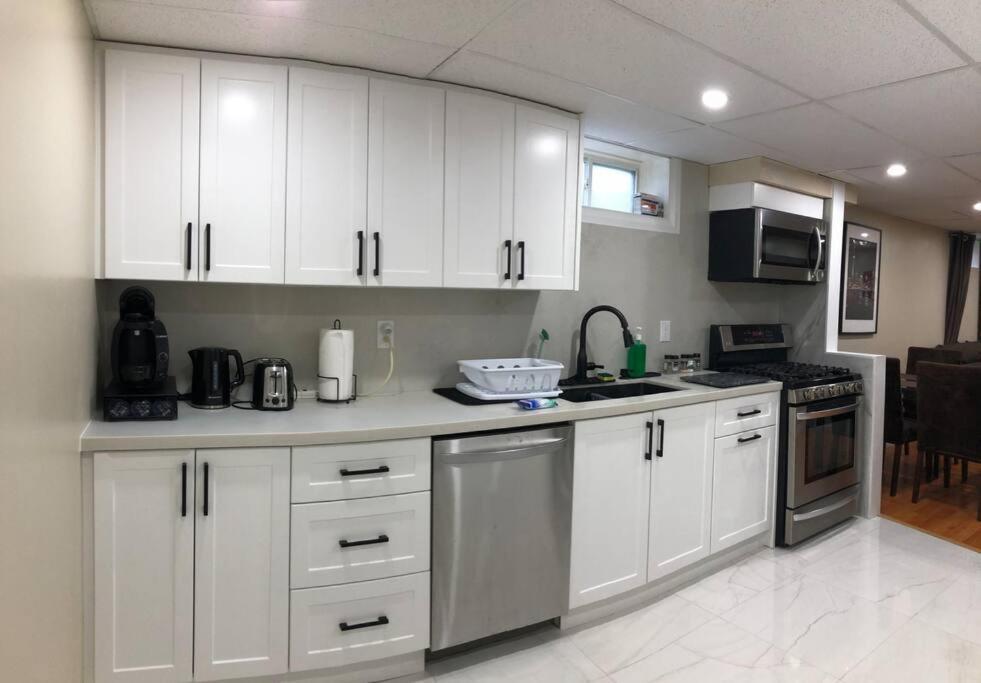 Basement Apartment In Richmond Hill Exterior foto